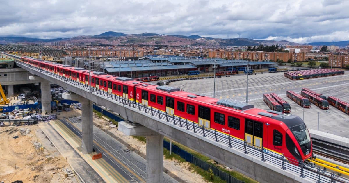 Foto de un tren de la Línea 1 del Metro de Bogotá.