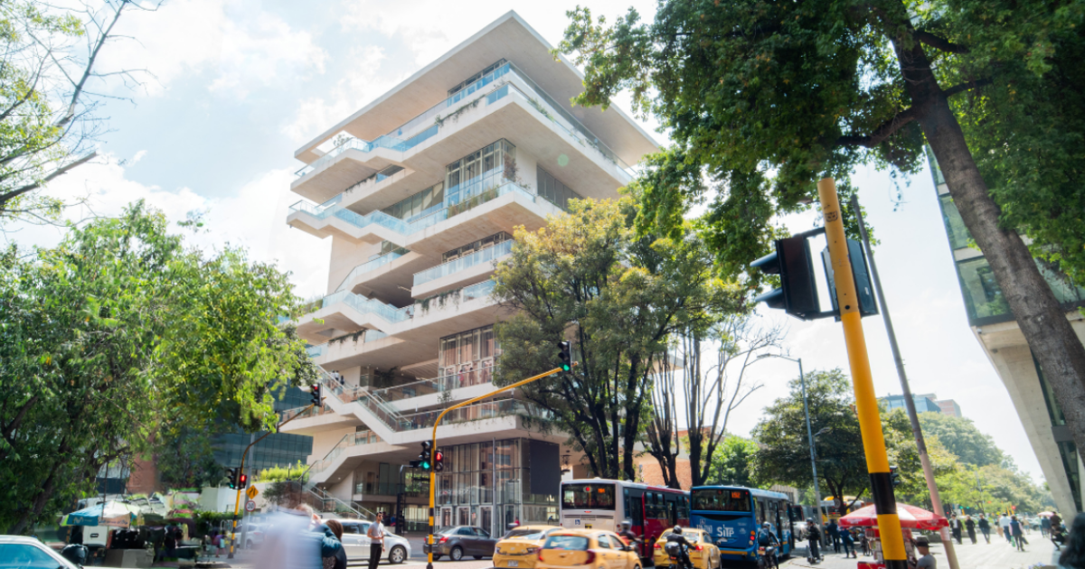 Imagen de una panorámica del edificio del CEFE Chpinero.