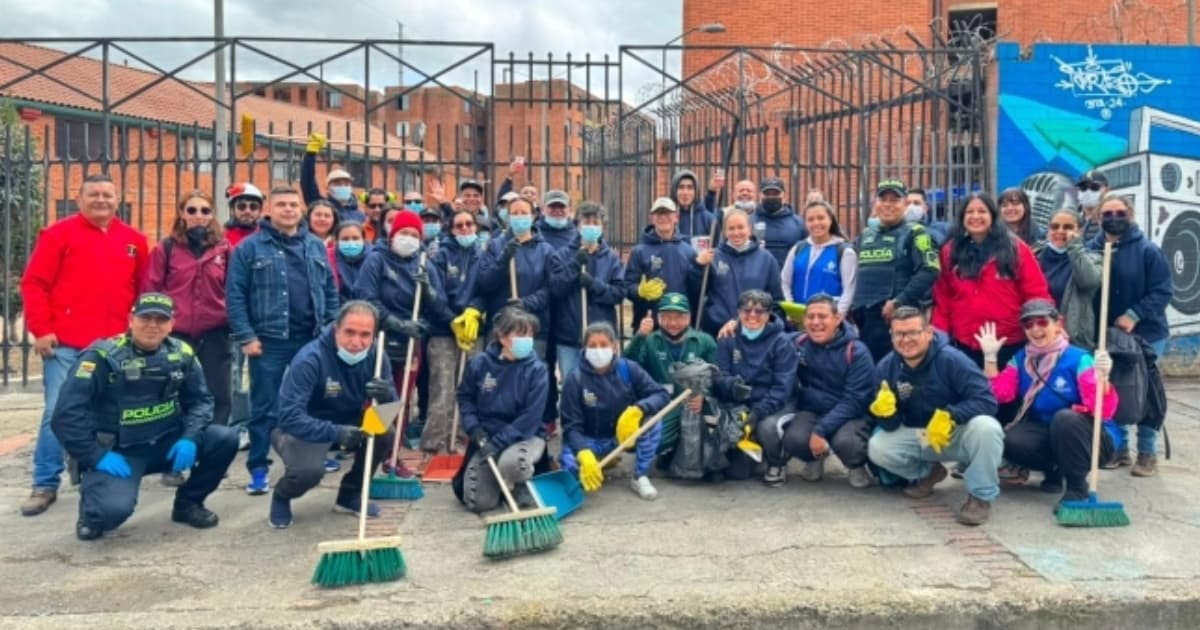 Foto de la jornada de limpieza en Campo David y San Bernardo en el centro de Bogotá.