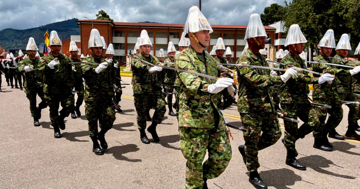 Soldados ensayando para el Desfile Militar