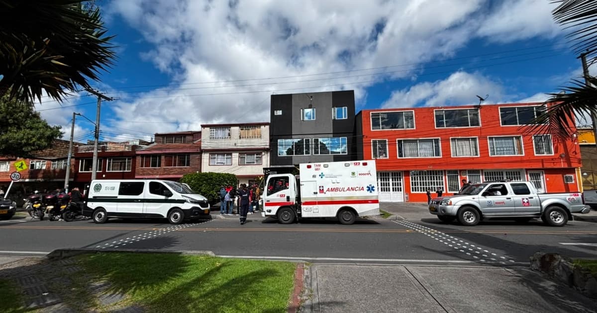 Foto de las autoridades en el inmueble en el que operaba la estética ilegal en Puente Aranda.