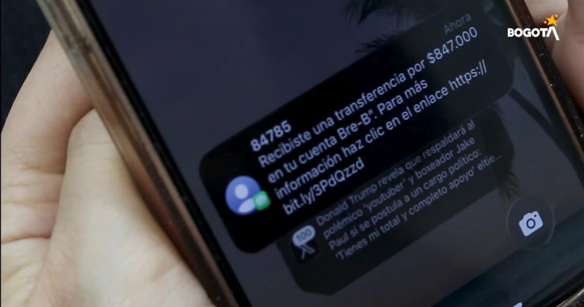 Mensaje de texto en celular: "Recibiste una transferencia por $847.000 en tu cuenta Bre-B. Para más información, haz clic en el enlace".
