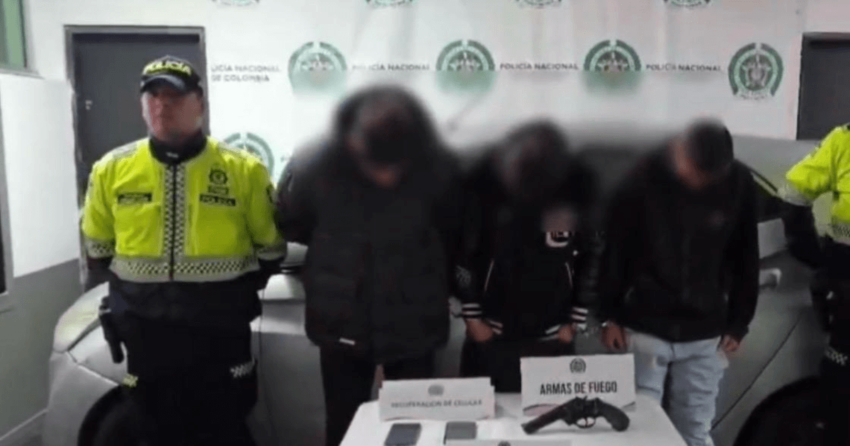Tres capturados señalados de asaltar restaurante de comidas rápidas.