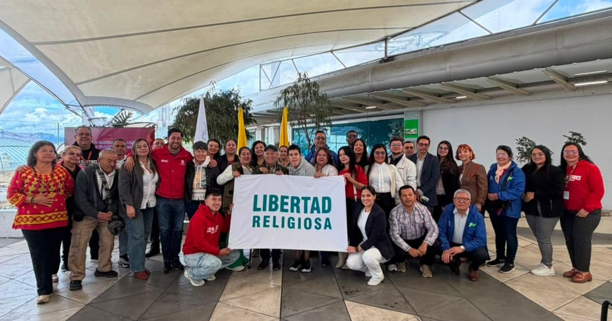 Foto de conmemoración en Alcaldía Local de Los Mártires