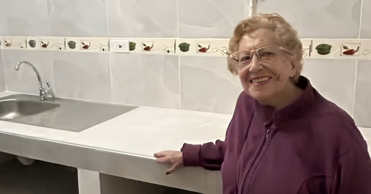 Foto que muestra una mujer sonriendo