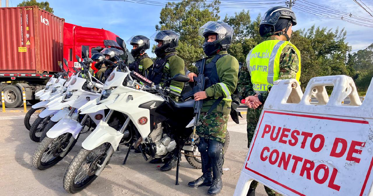 Foto de un puesto de control del Ejército Nacional en carreteras de Cundinamarca.