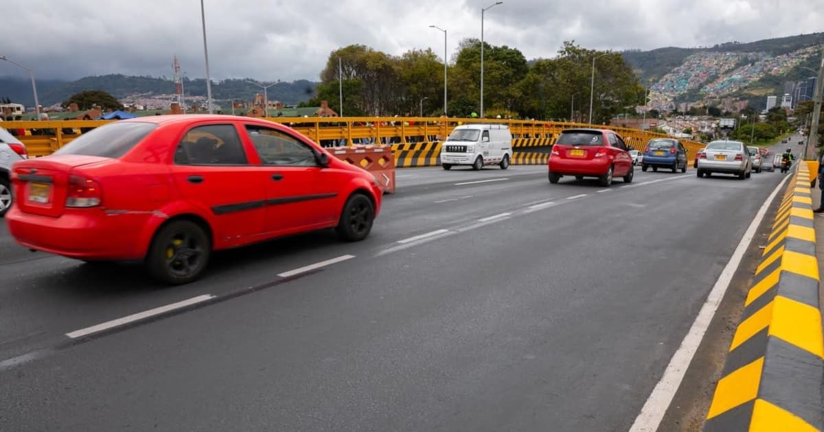 Foto de la habilitación del puente de la calle 153 con autopista Norte en Bogotá.