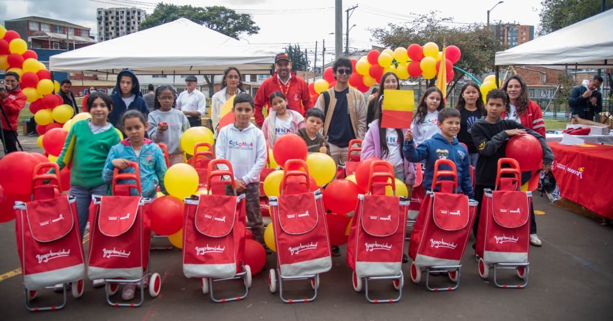 Foto de la jornada de entrega de obras e implementos deportivos en la localidad de Engativá en Bogotá.