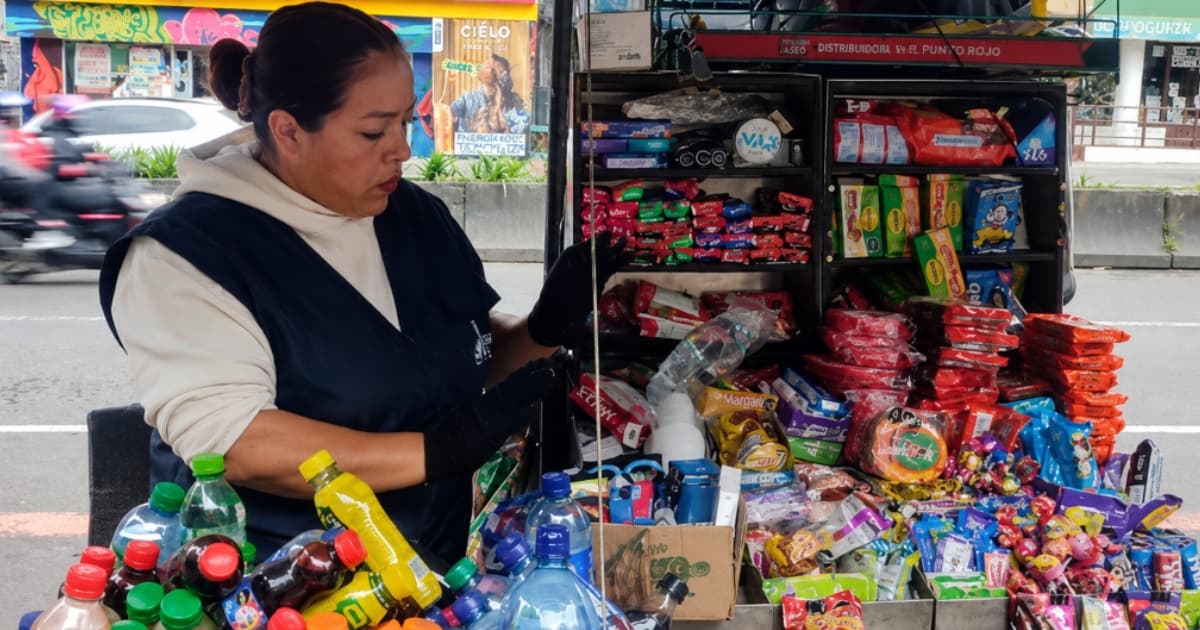 Foto de Jenny Ospina beneficiaria de mobiliarios semiestacionarios del IPES en Bogotá.