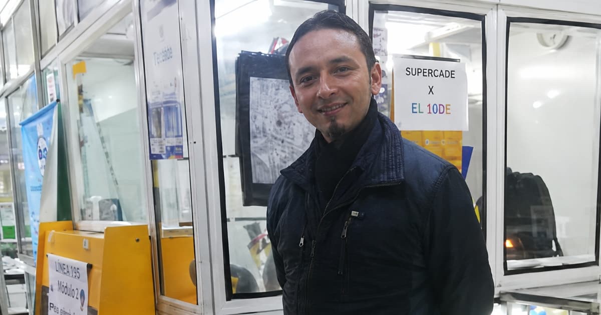 Foto de Robinson Pinzón beneficiario de uno de los Puntos Comerciales del IPES en Bogotá.
