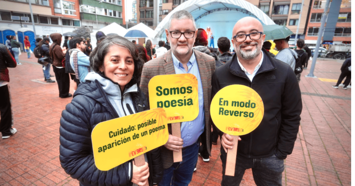 Imagen de Santiago Trujullo, secretario de Cultura de Bogotá y dos perspnas más.