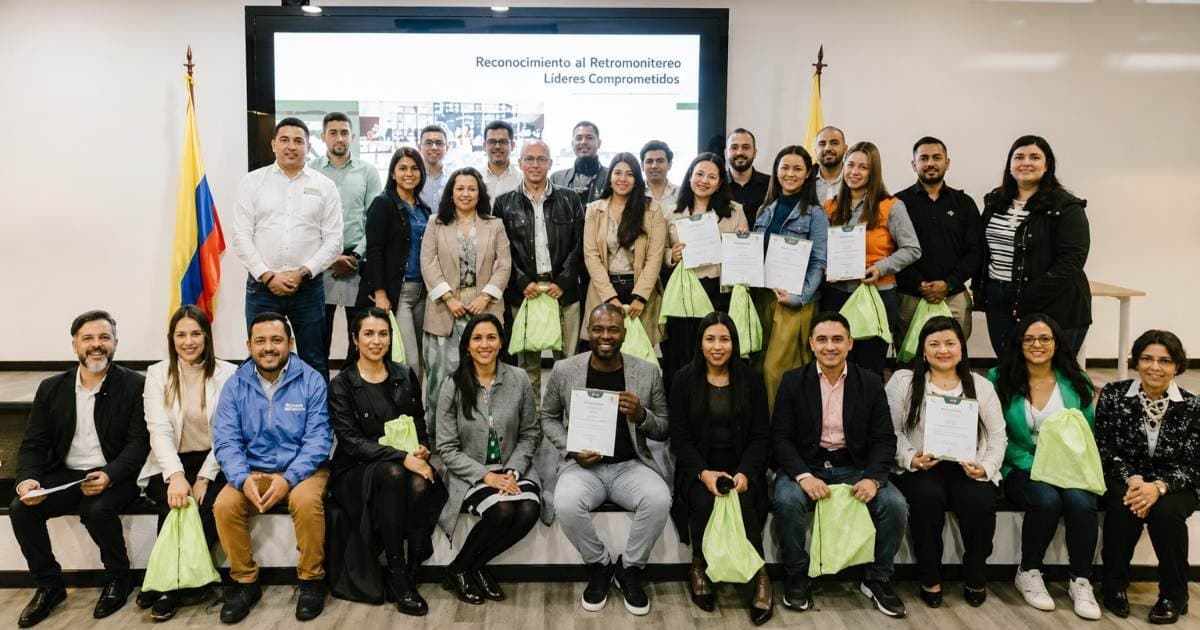 Foto de personas del Reconocimiento a la Excelencia Logística 