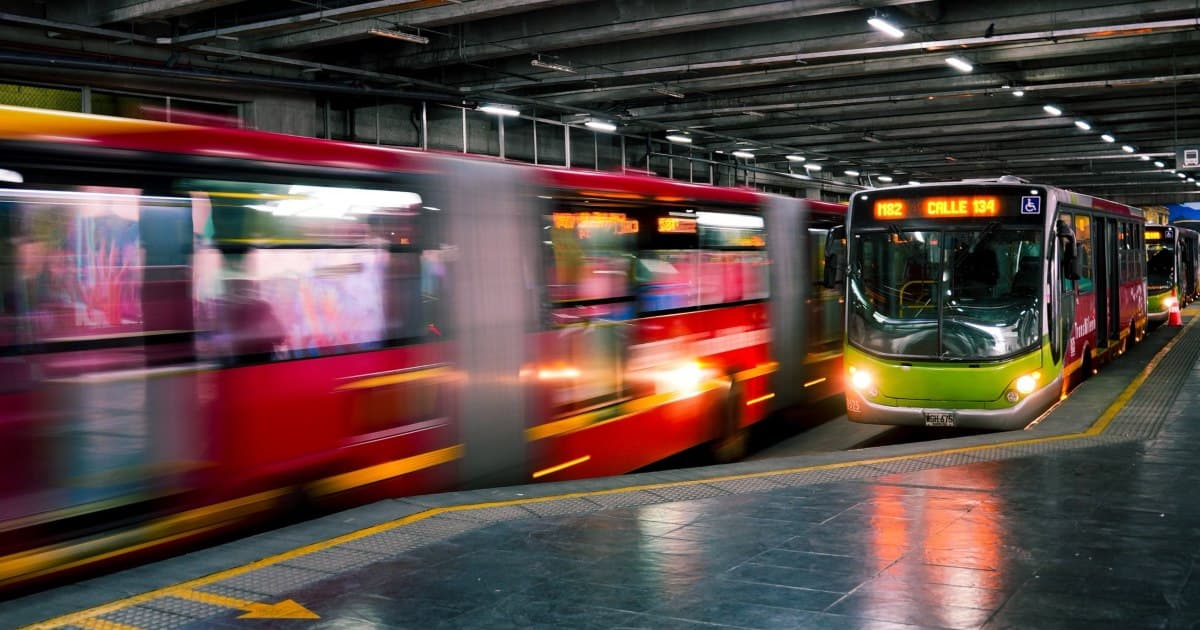 Foto de un bus de TransMilenio en Bogotá.