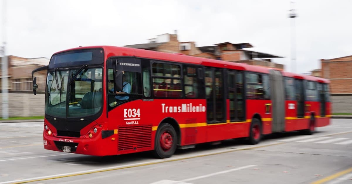Foto de un bus de TransMilenio