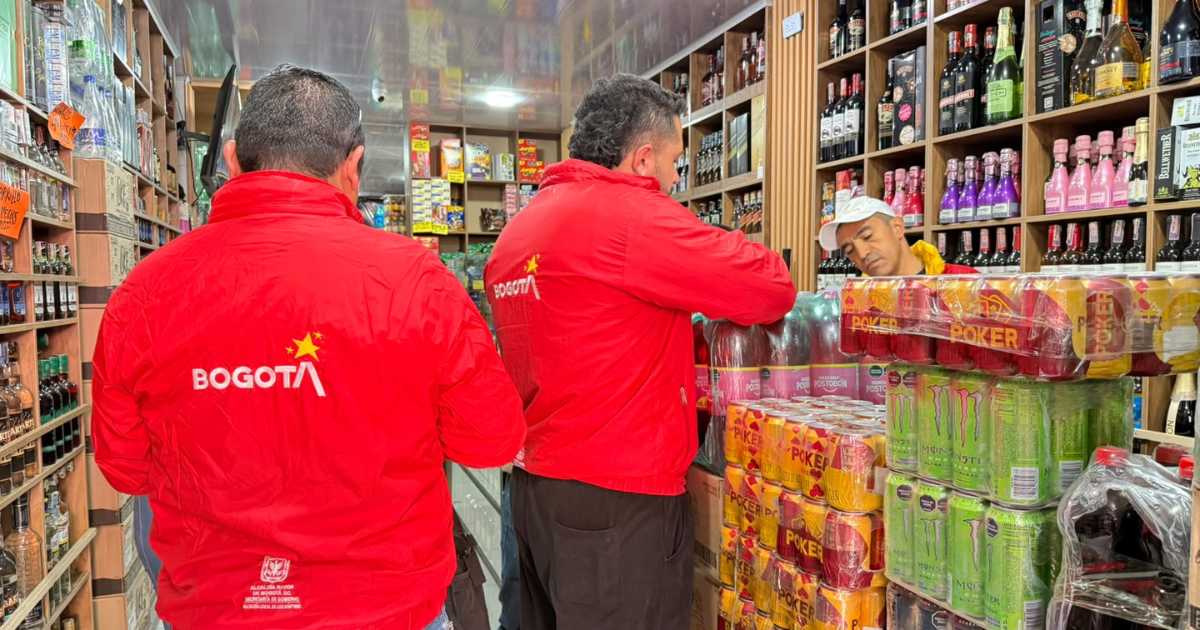 Foto de funcionarios del Distito en un operativo de control