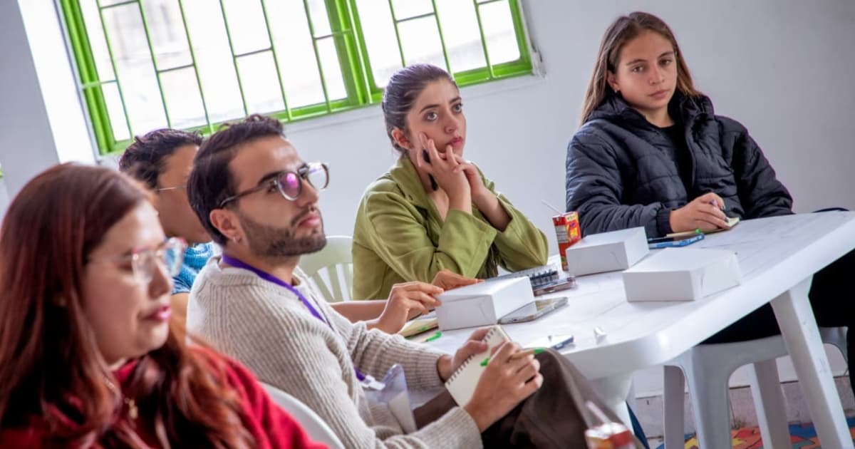 Foto de una capacitación a comerciantes y empresarios en Bogotá.