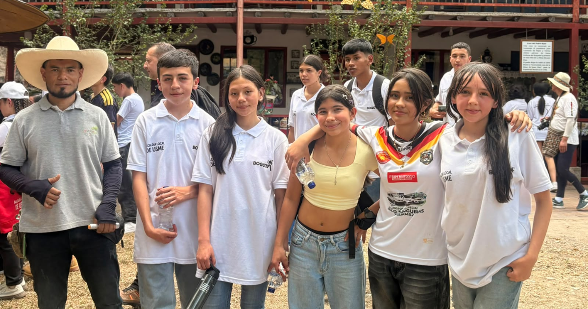 Foto de un grupo de jovenes de la localidad de Usme 