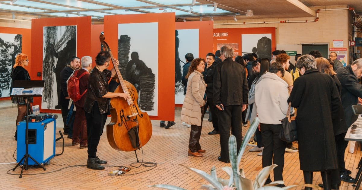Foto de una exposición musical en un teatro en Bogotá.