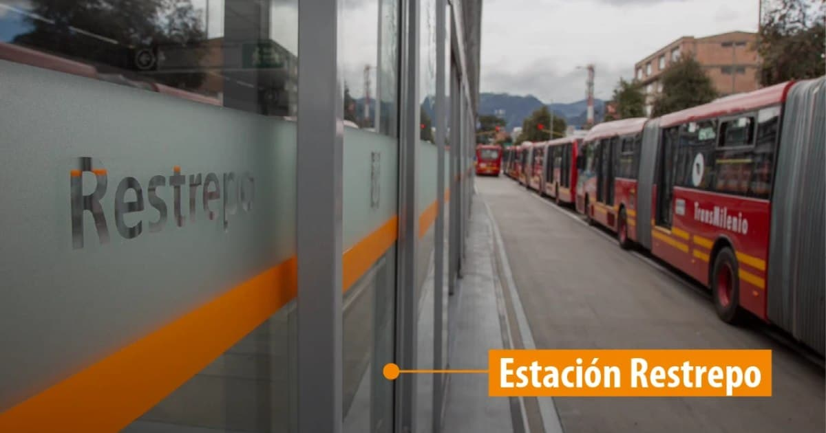 Foto de una estación de TransMilenio