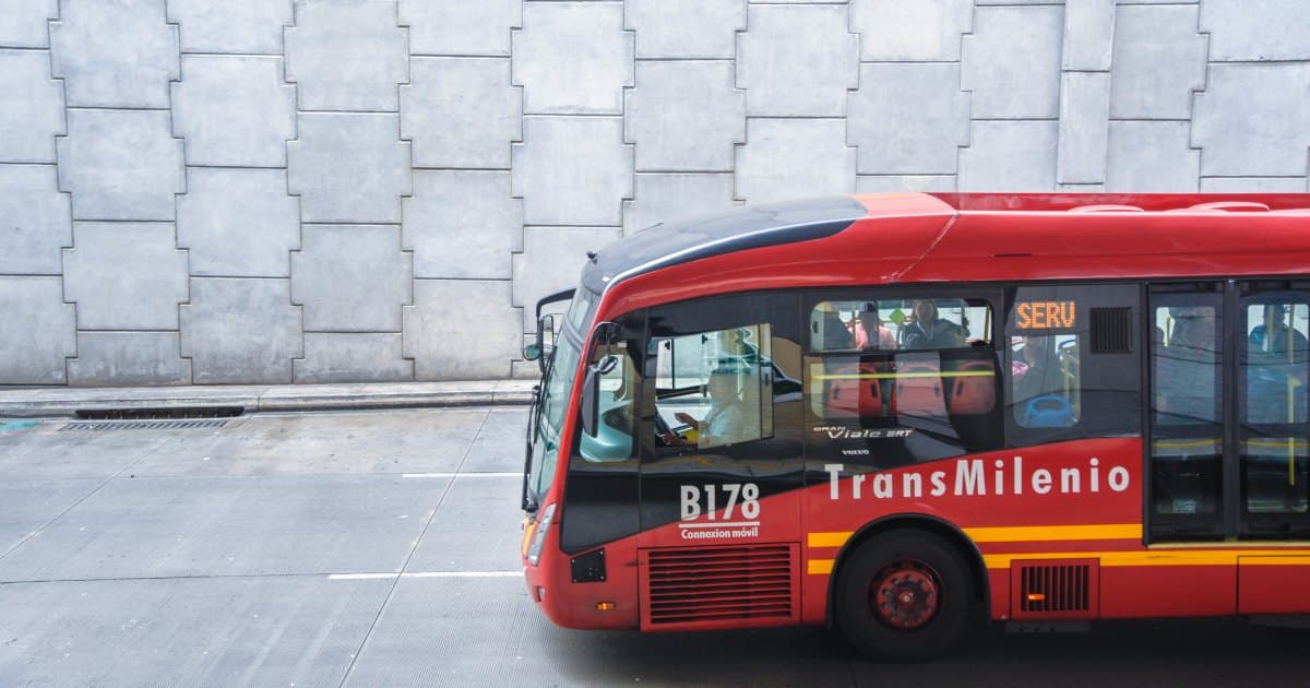 Foto de un bus de TransMilenio