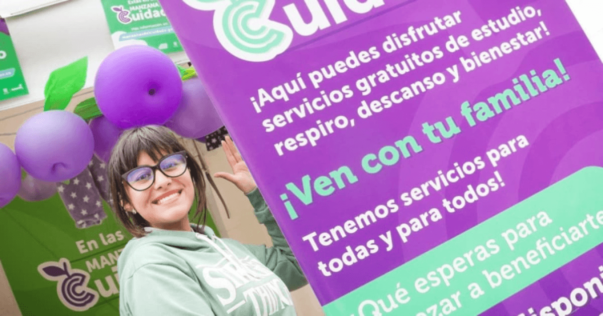 Foto de una mujer en una Manzana del Cuidado.