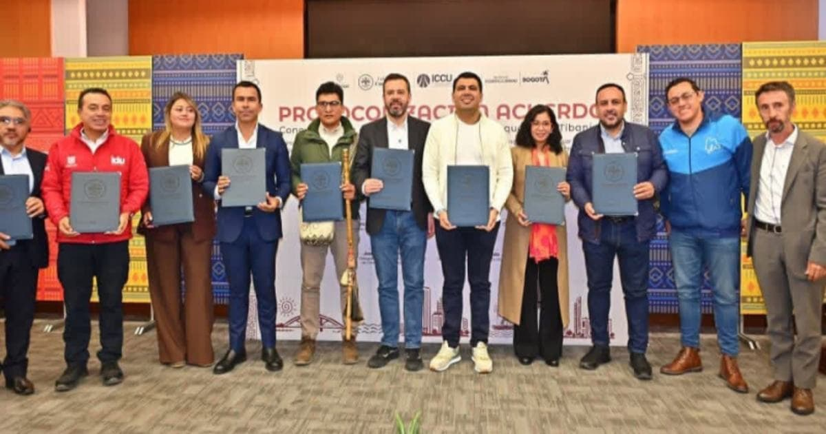 Foto donde se ve el alcalde Carlos Fernando Galán junto a otras personas