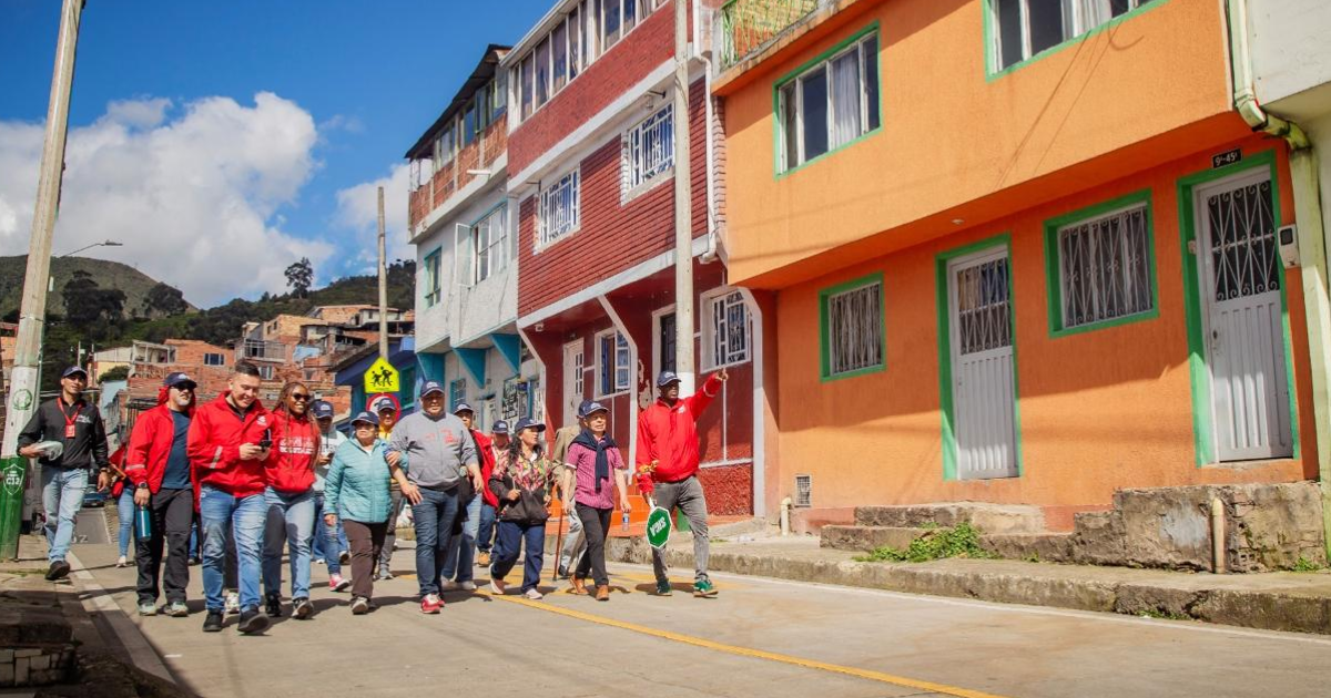 Foto de funcionarios del distrito en un recorrido por la localidad de San Cristóbal 