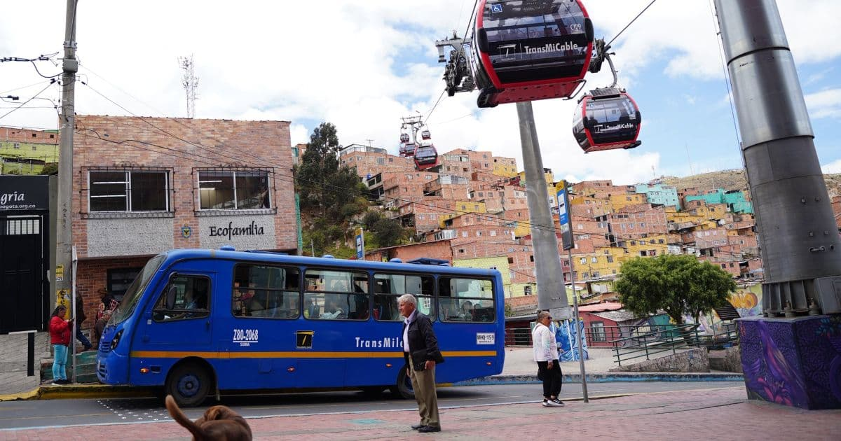 Foto de un bus TransMiZonal en una vía de Ciudad Bolívar