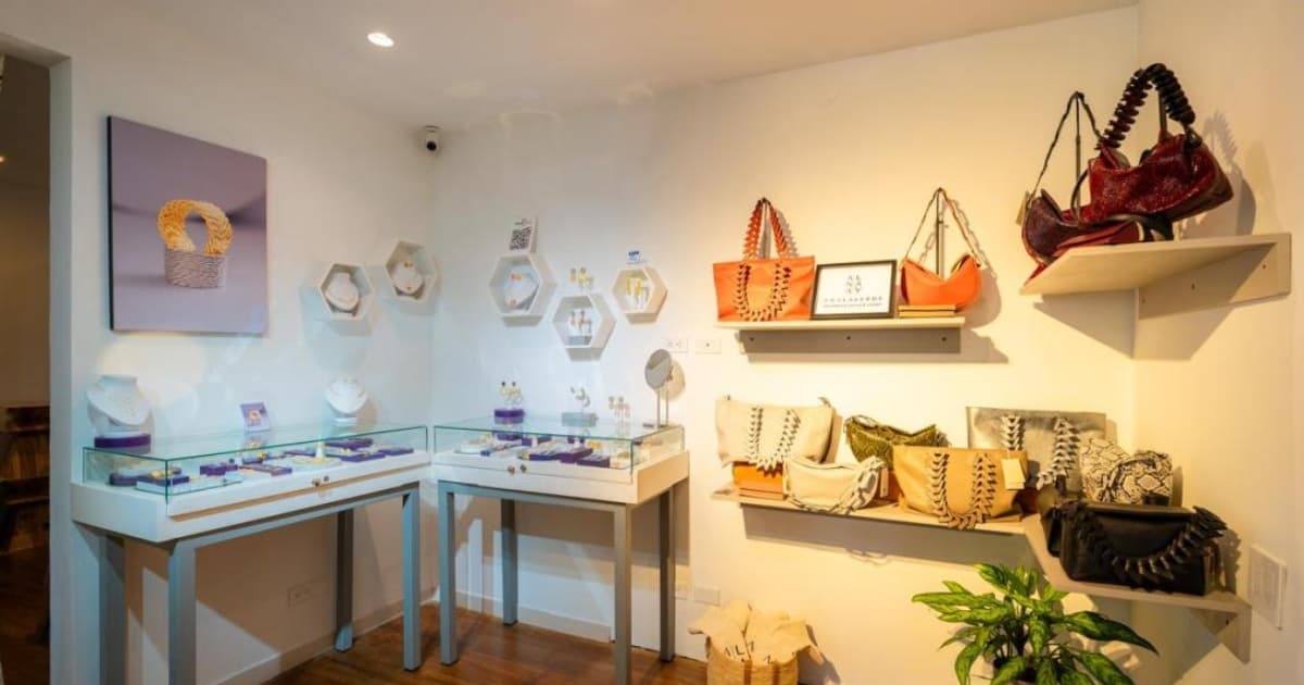 Una tienda de artículos de cuero y bisutería en Bogotá