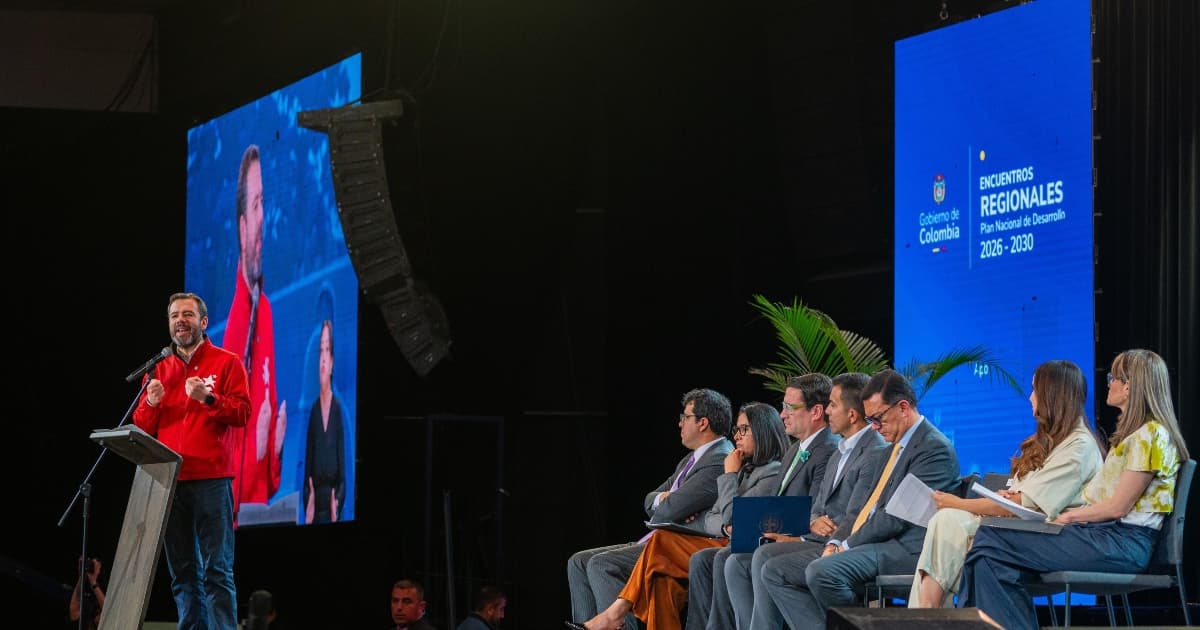 Foto de la asistencia del alcalde Carlos Fernando Galán al Encuentro Regional para la Construcción del Plan Nacional de Desarrollo 2026-2030.