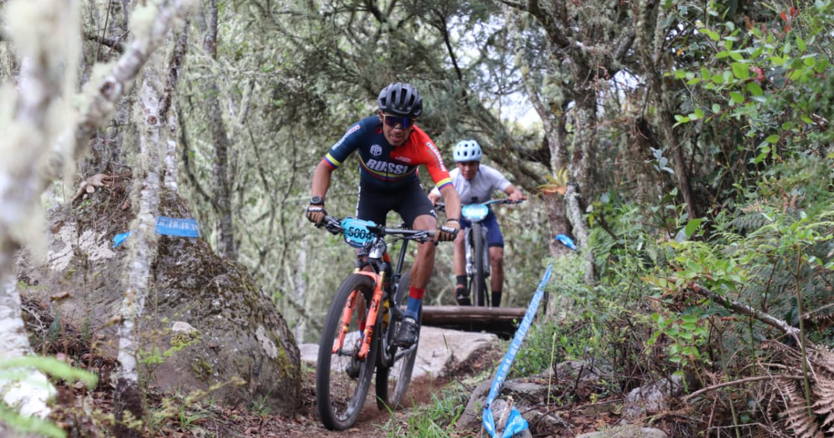 Foto de un ciclista de Bogotá