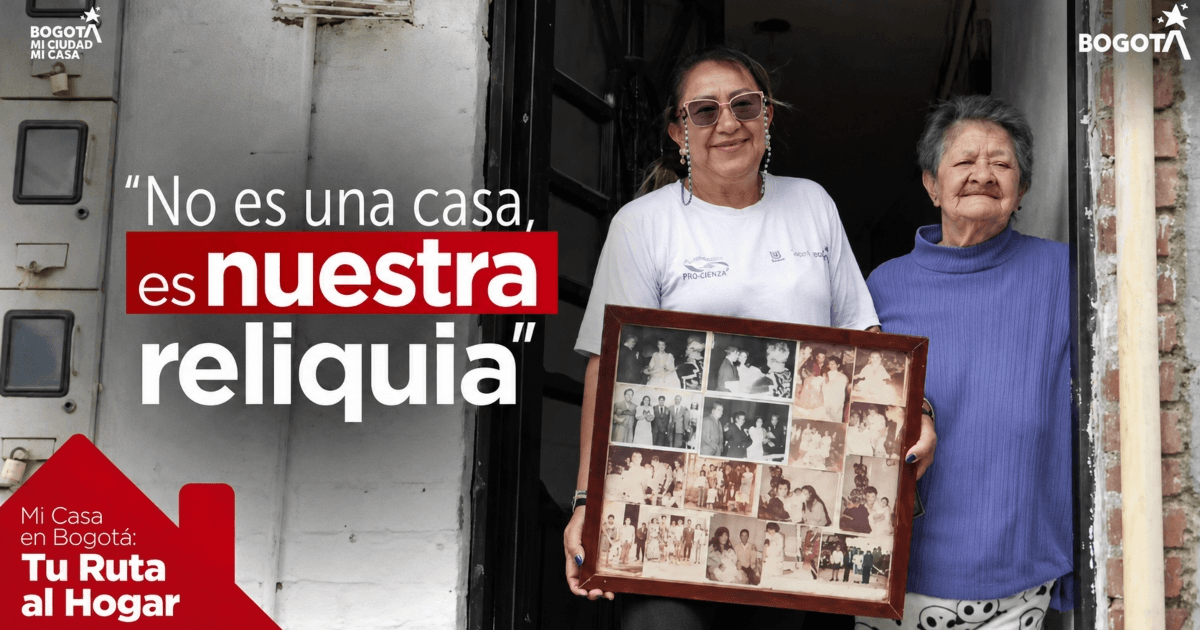 Foto que muestra dos mujeres sonriendo