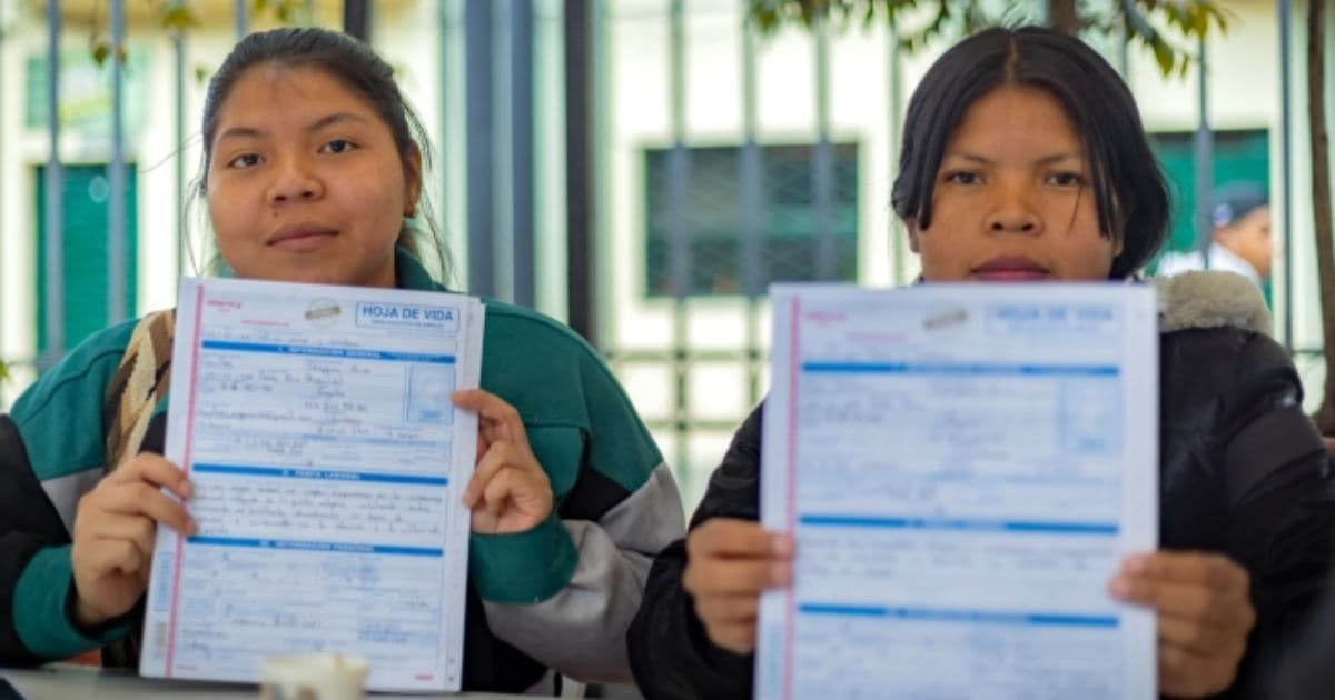 Foto de dos mujeres de la comunidad Emberá