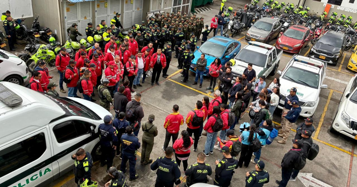 Foto de funcionarios del Distrito en un operativo de control
