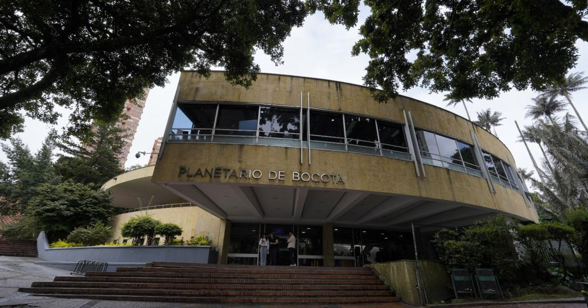 Foto de la fachada del edificio del Planetario de Bogotá