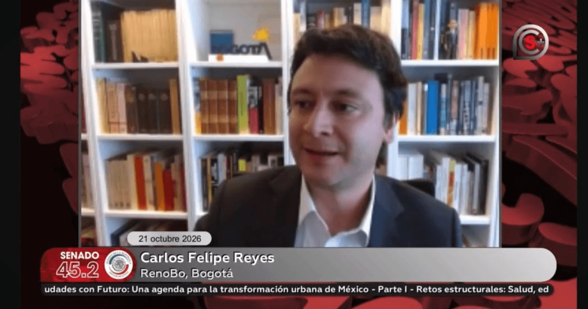 Foto que muestra un hombre sonriente 