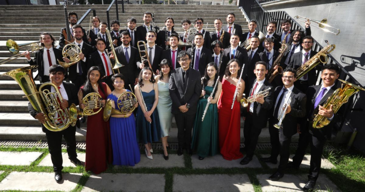 Fotografía de integrantes orquesta Filarmónica Juvenil