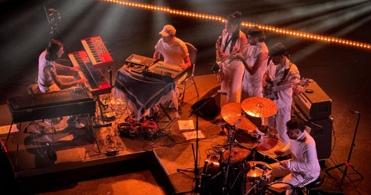 Imagen de uno de los Grupos en escena y que estarán en Electro Velitas 2025.