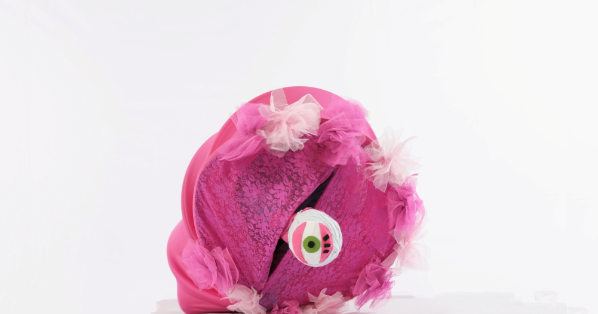 Imagen de Bululú, un gran ojo rosado que es el personaje central de la obra de teatro infantil con el mismo nombre. 