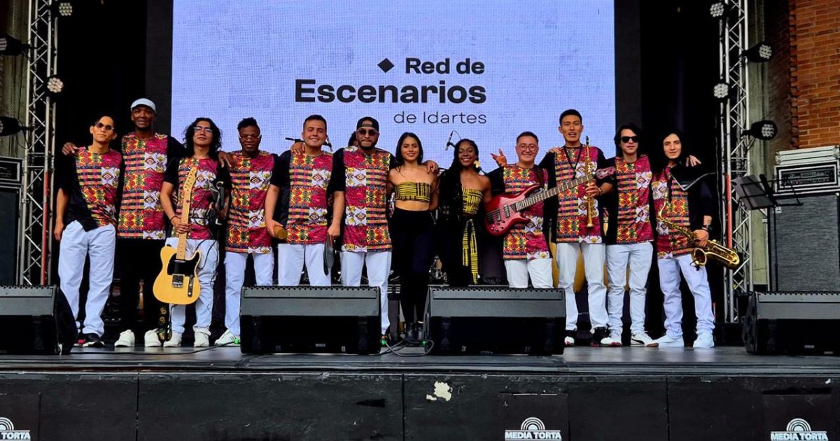 Imagen de Grupo “Caoba Pacific Music” en concierto