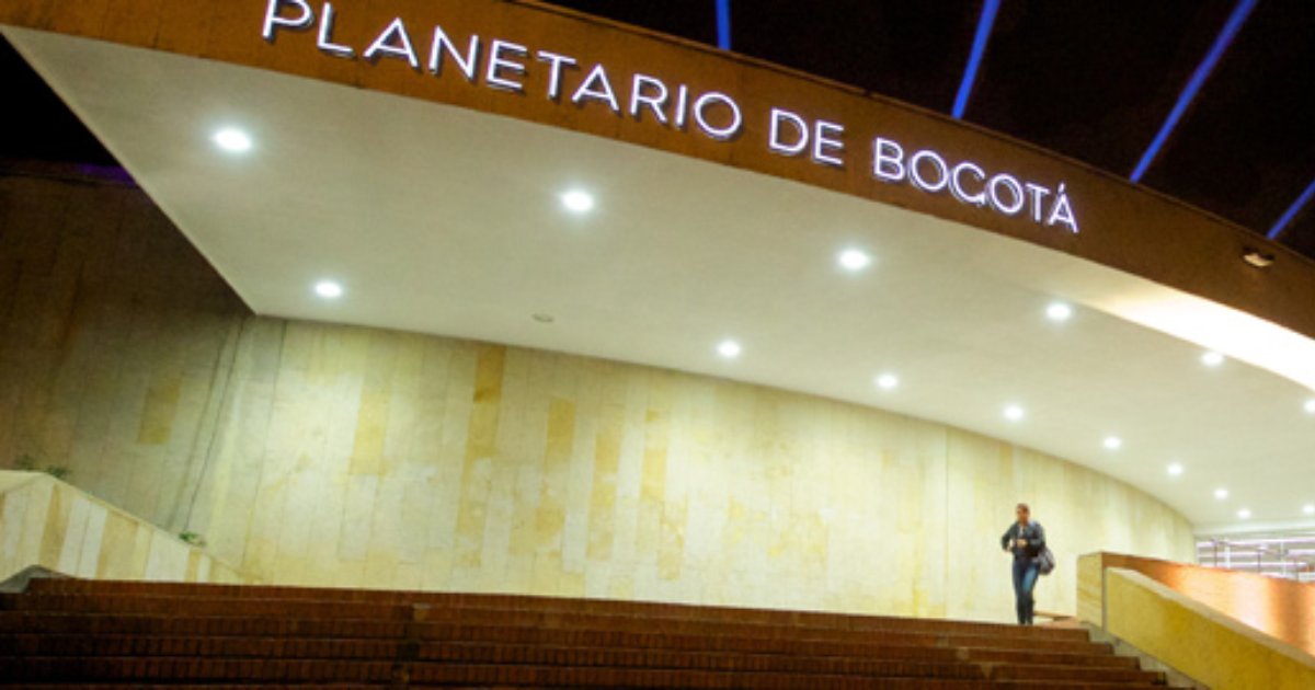 Foto que muestra la fachada del Planetario de Bogotá