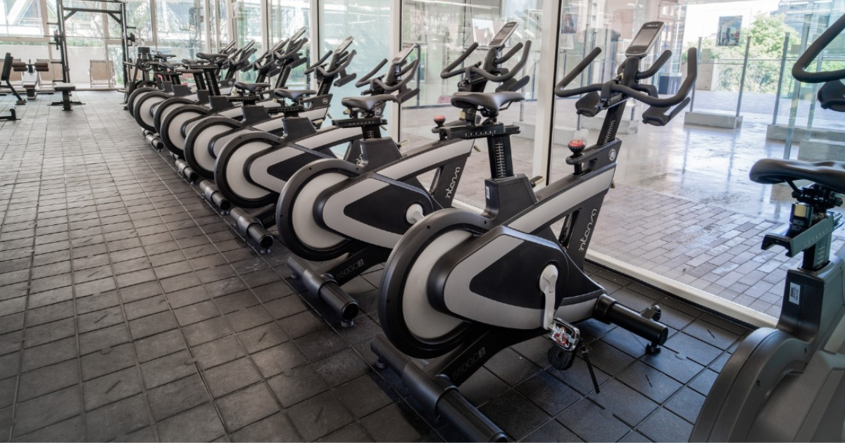 Imagen de las bicicletas de spinning que podrás usar en el CEFE Chapinero.