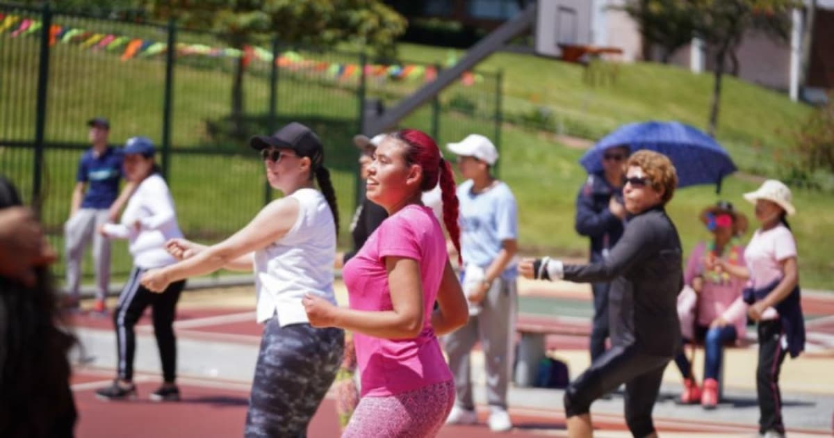 Foto de mujeres haciendo deporte en Bogotá.