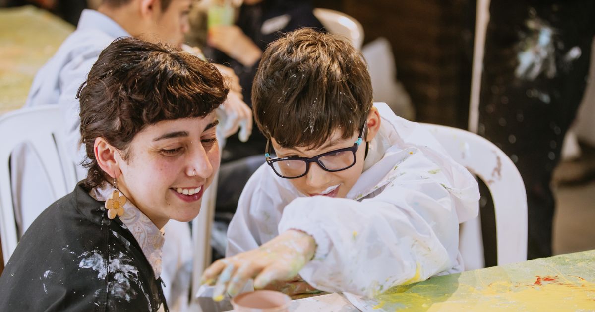Imagen de mujer con niño 