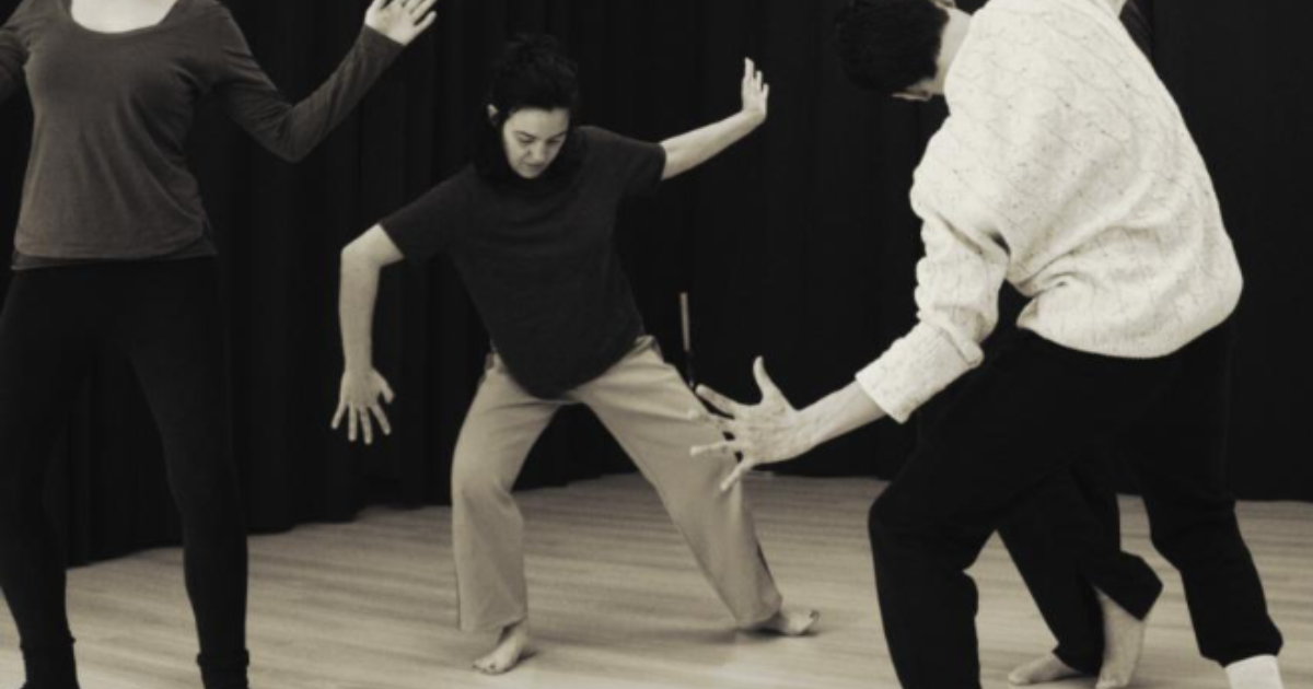 Imagen de varias personas en la actividad de la Cason de la Danza en Bogotá.