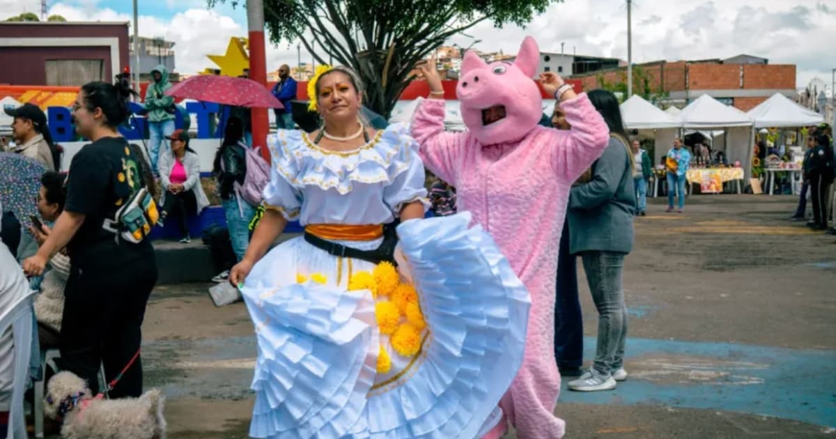 Foto de participantes en el Festival de la Lechona en Bogotá.