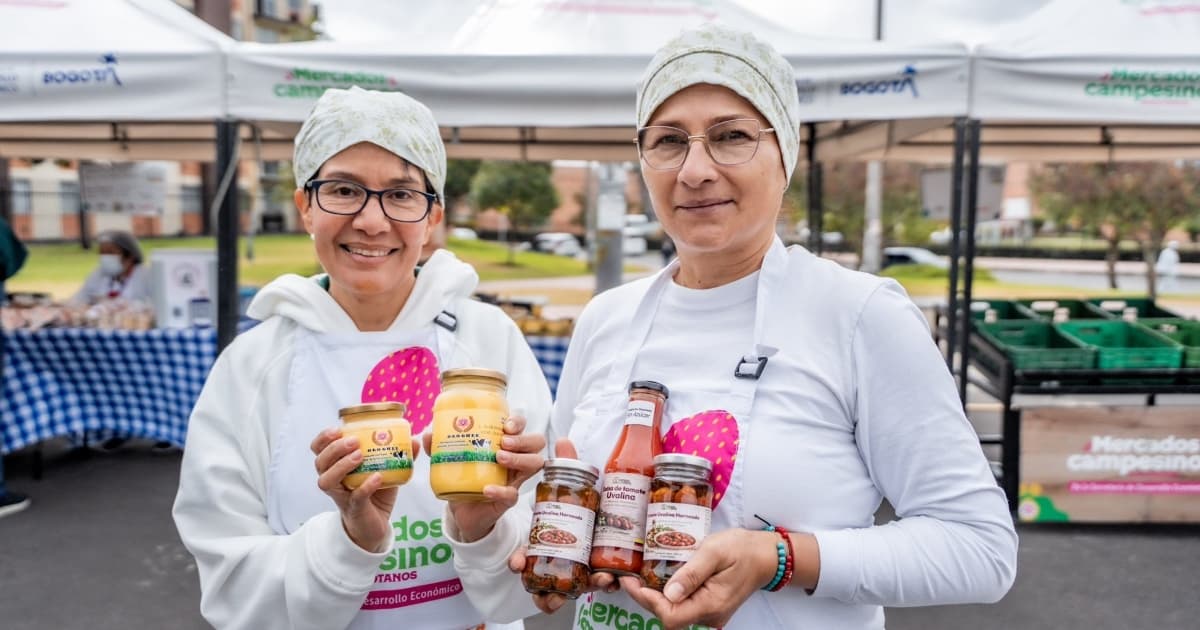 Foto de una feria de Mercados Campesinos en Bogotá.