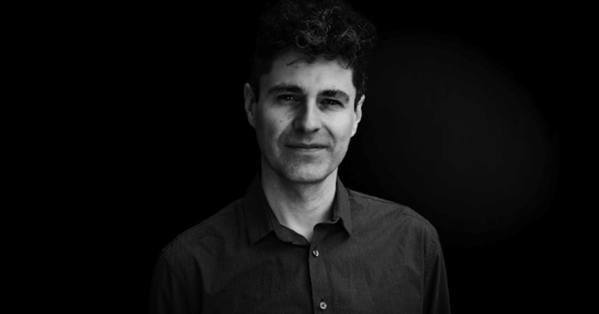 Imagen Ricardo Gallo, reconocido músico compositor e improvisador bogotano, en blanco y negro