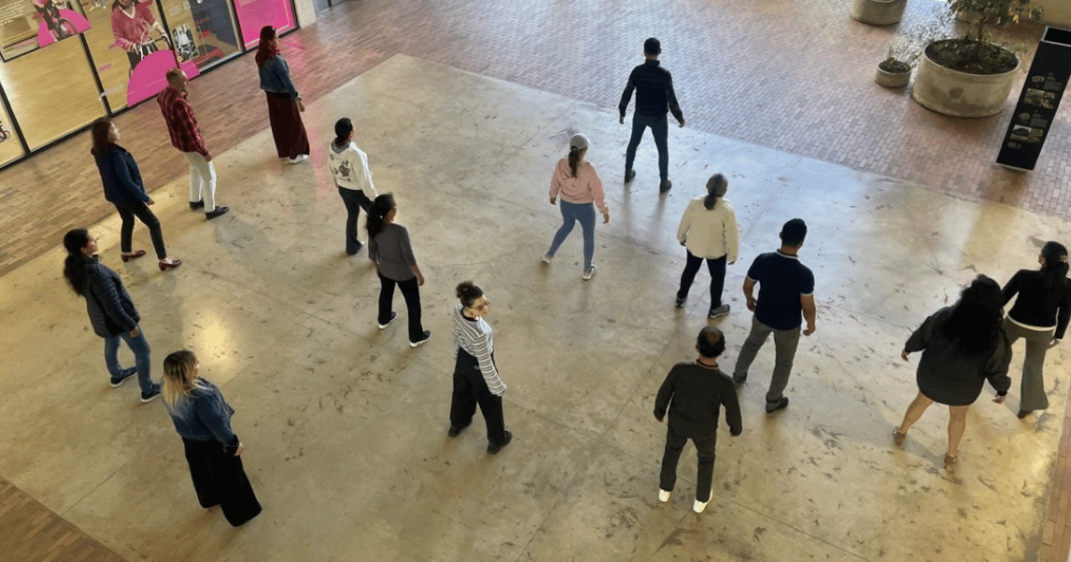 Imagen de varias personas tomando una clase de baile en el CEFE Chapinero.