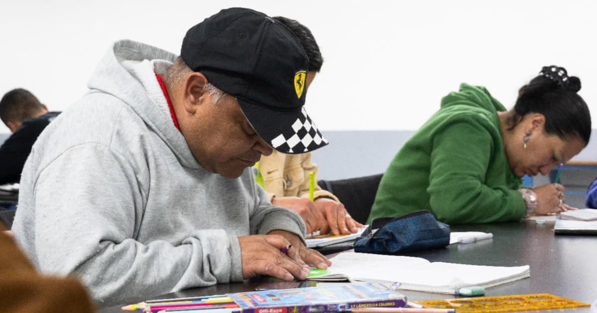 502 personas han accedido a bachillerato flexible del IPES Bogotá 2026